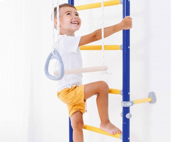 chlapec na zebrinach k2