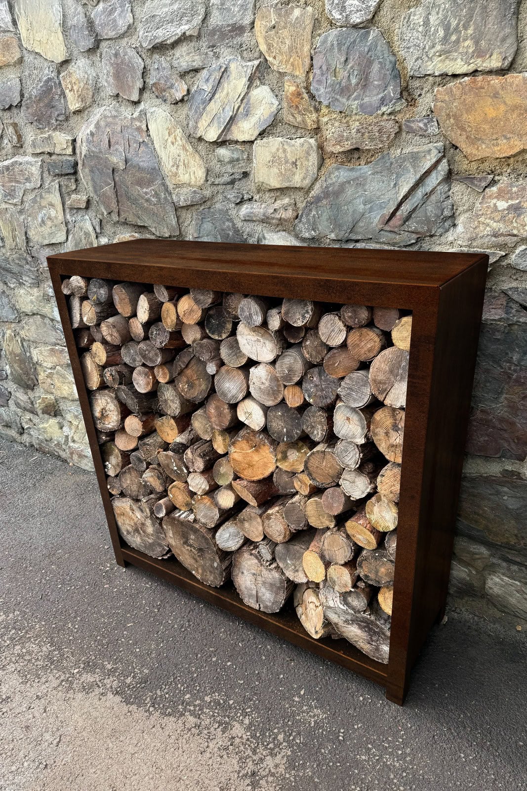 stojan na drevo z cortenu