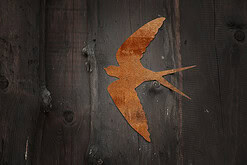 zahradni dekorace vlastovka v letu 1050 30x22 cm cortenna zahrade