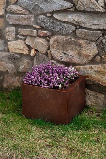 zahradni kvetinac corten cube 1002 40x40x30 cm na zahrade