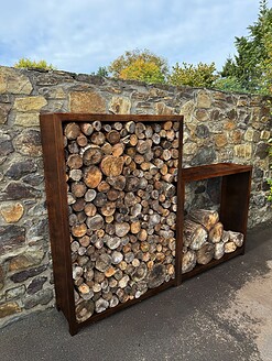 zasobnik na drevo z rezave oceli